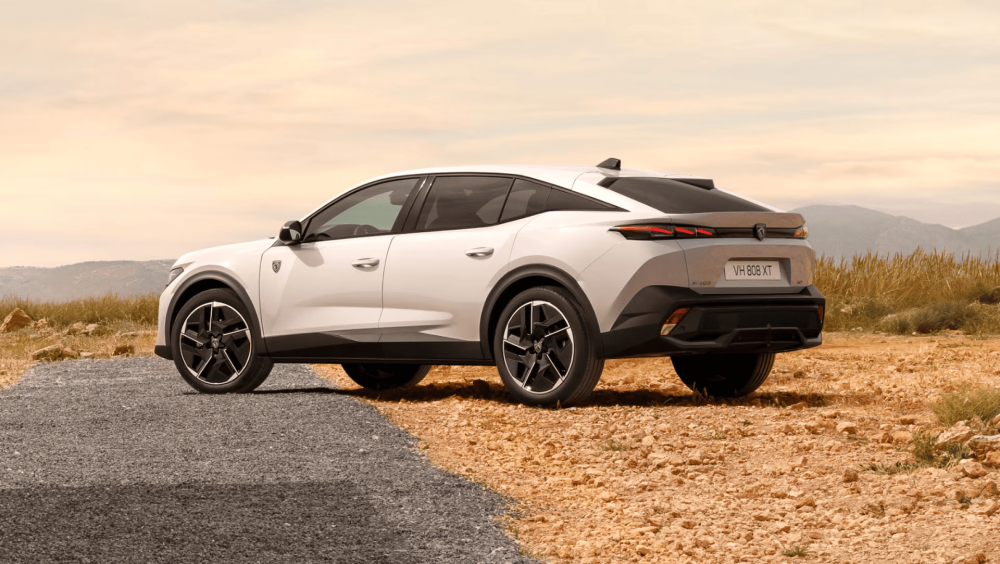 PEUGEOT_E408_Motorisation_D_2030x1146 (1)